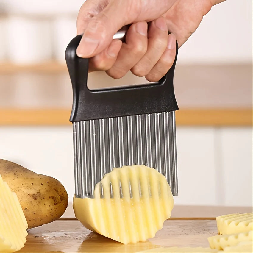 Upgrade Your Kitchen with a 1pc Crinkle Cutter - Wavy Chopper Knife for Fruits, Vegetables, Salad, Carrots, Potatoes & Fries